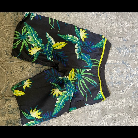 Tropical bathing suit - Picture 3 of 4